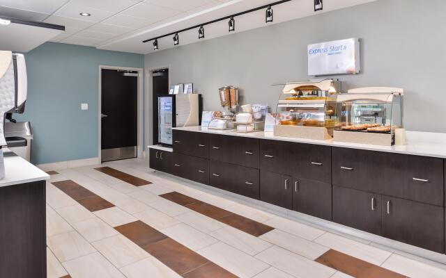 Holiday Inn Express & Suites Kansas City - Lee's Summit by IHG