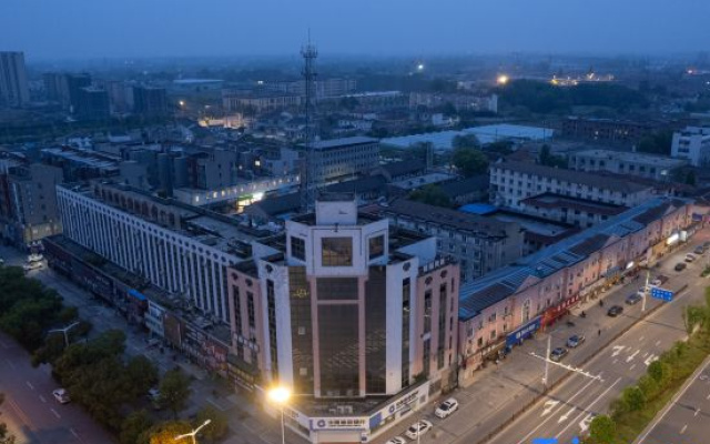 Hi Inn (Yangzhou East Station Hangji Central Plaza)