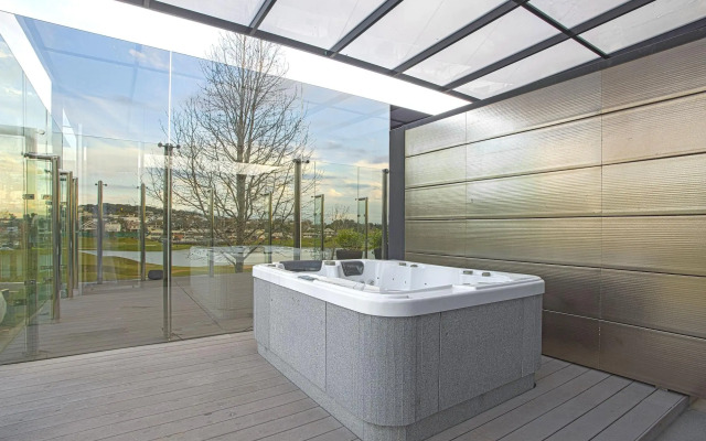 Suryaa Hotel Pinhais, Curio Collection by Hilton