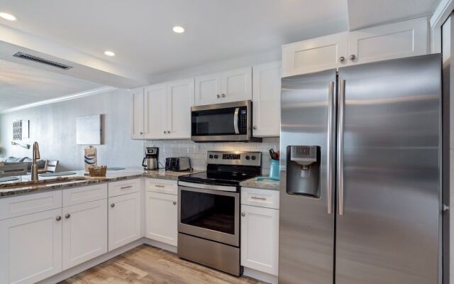 Shoreline 1114 Condo by RedAwning