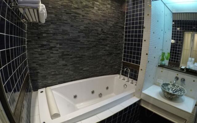 Tharaburi Resort Sukhothai