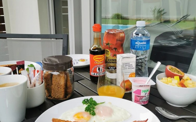 A Riverbed Guesthouse