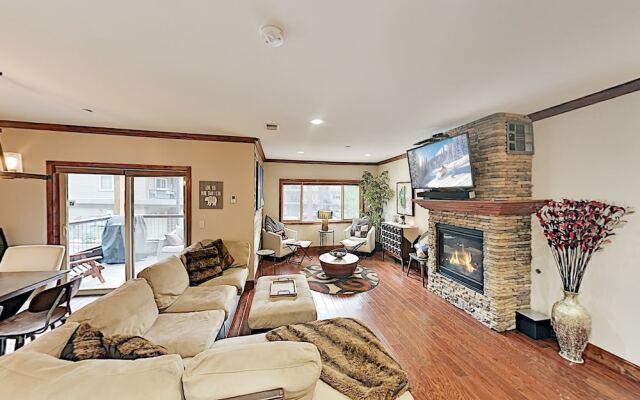 3987mant 3 Bedroom Condo