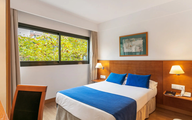 Отель Sercotel de los Reyes