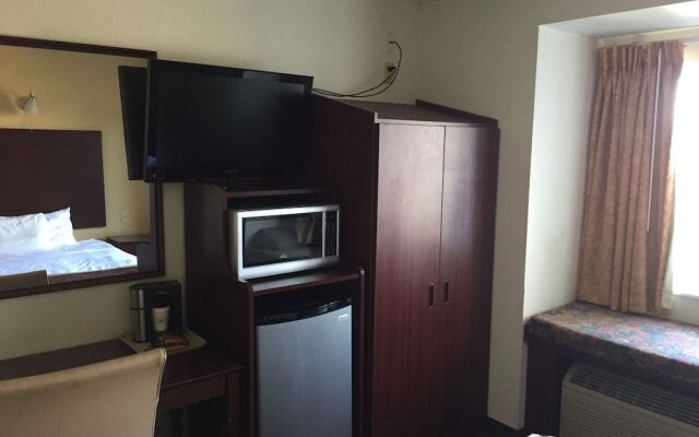 Bridgepointe Inn & Suites