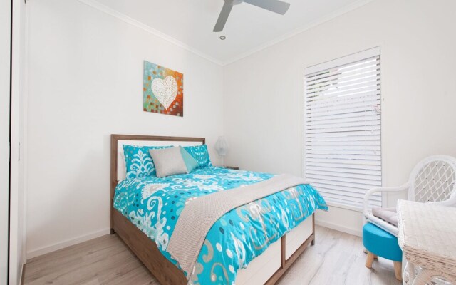 Sand & Sea, 1/13 Gloucester Street