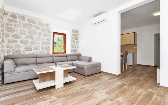 Apartments Mezini 11