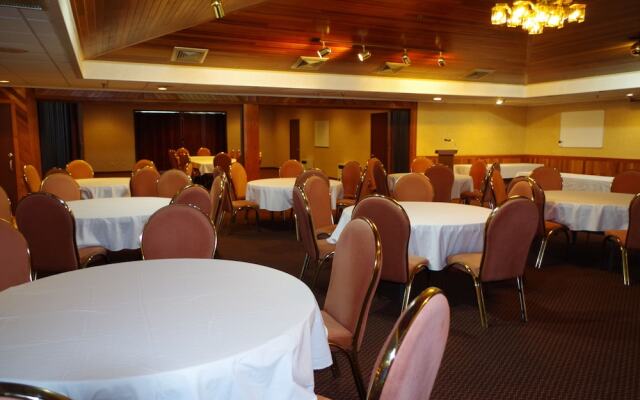 Shiretown Inn & Suites