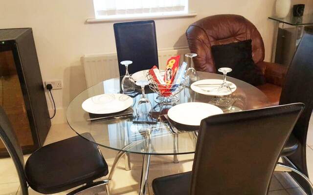 The Worsley Exclusive 2 Bed Apartment W