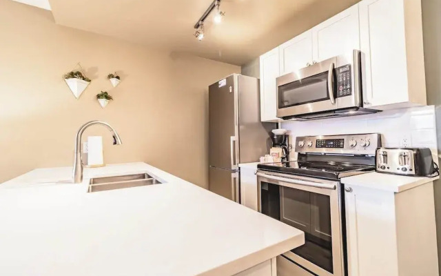 Spacious One Bedroom Suite 406