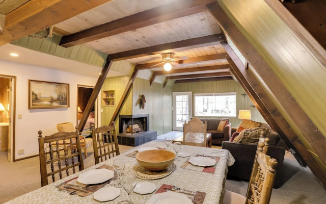 Quaint + Rustic A-frame < 5 Mi to Plumas-eureka!