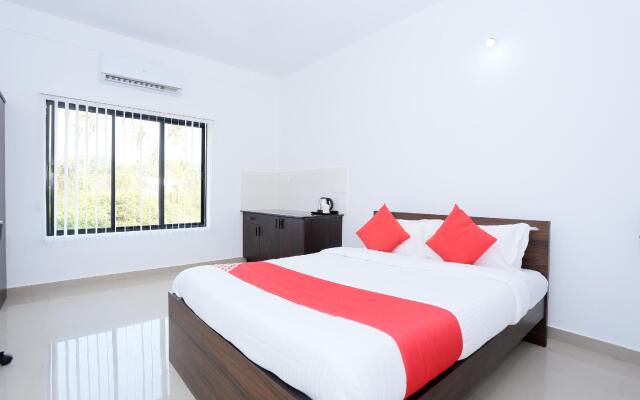 OYO Flagship 30431 Camp Mars Apartments,