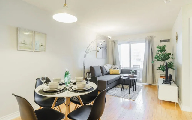 AOC Suites - Heart of Downtown  Condo