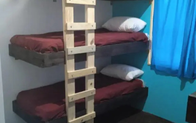 Casa copada habitación compartida