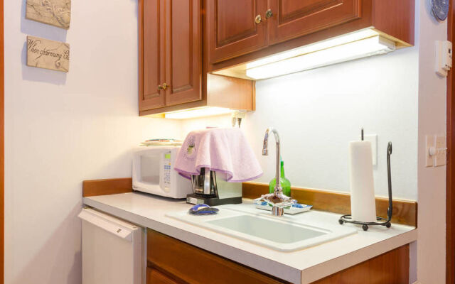 Auberge de Seattle, French Country Inn