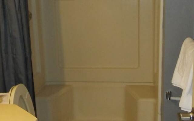 Budgetel Inn & Suites