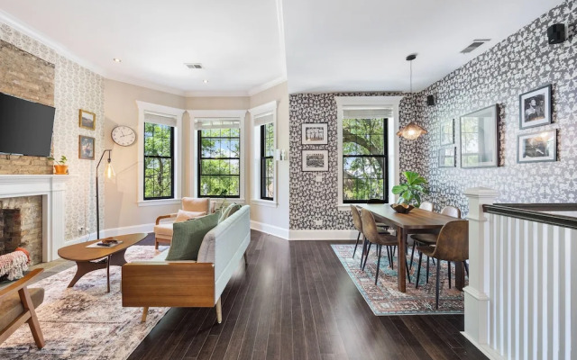 Wrigleyville Suites