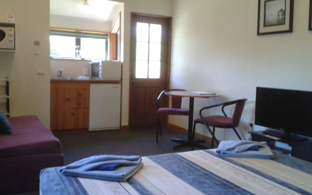 Four Peaks Motel