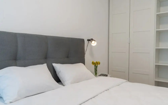 Sunlit Urban Escape with Balcony by Sea N Rent