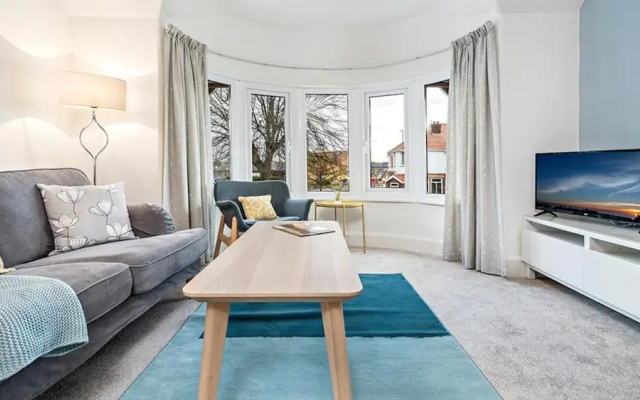 Gwylan Apartment in Penrhyn Bay, Modern and Beautifully Presented