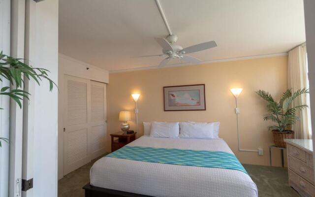 Waikiki Banyan - Partial Ocean View Tower 2 Suite 1204