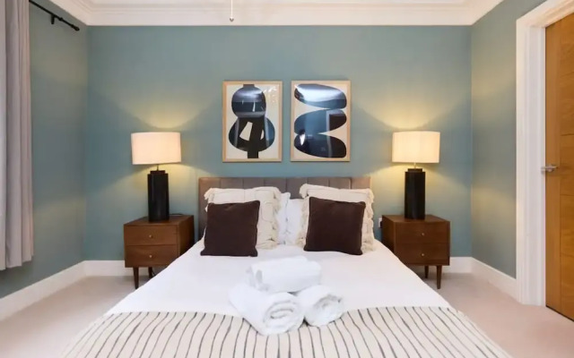 The Ascot Escape - Stylish 4bdr With Courtyard