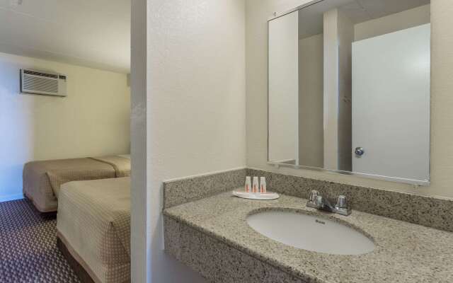 Travelodge by Wyndham Suites Virginia Beach Oceanfront