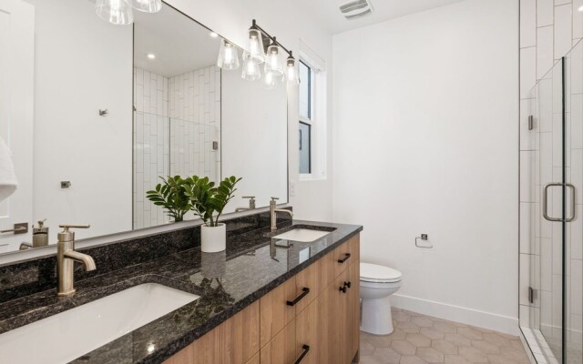 Hello Sunshine 6 Bedroom Home