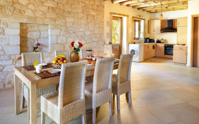 Charming Holiday Home in Maheri