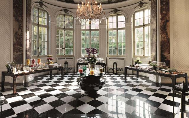 Schlosshotel Berlin By Patrick Hellmann