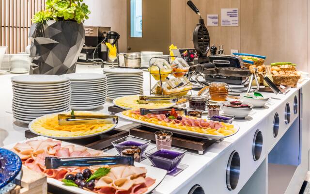 Holiday Inn Express & Suites Bogota Zona Financiera by IHG