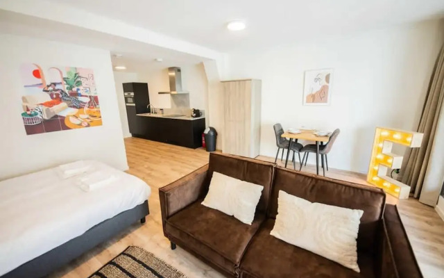 Studio Serviced Apartments With View -prh14/15-