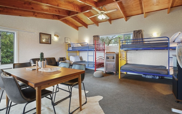 Lakeview Escape with spa - sauna - patio – Guest Rooms – Taupo