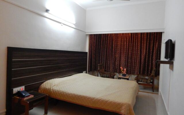 Hotel Raviraj