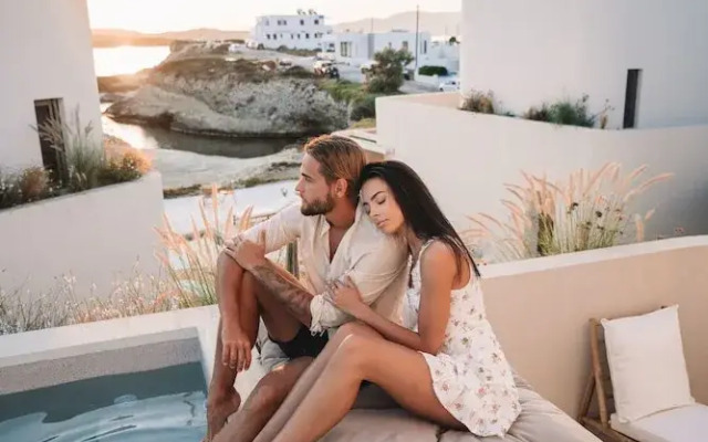 White Pebble Suites