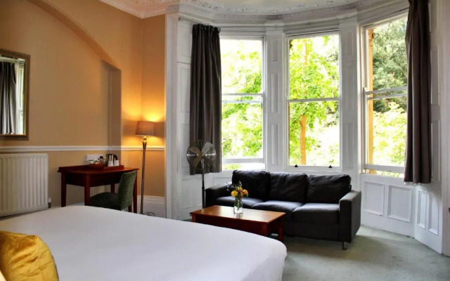 Victoria Square Hotel