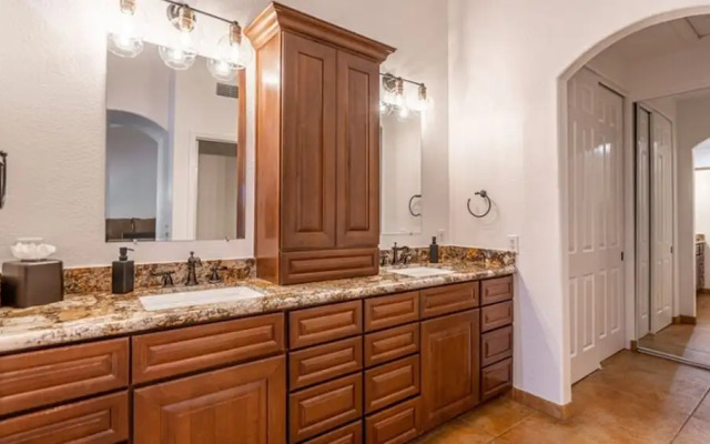 Luxury Scottsdale Home W/pool and Hot Tub!