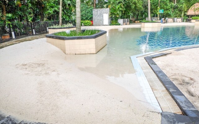 Elegant Hampton's Park Apartment near Pondok Indah Mall