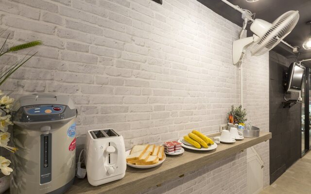 Fun Hostel Phuket Patong - Adults Only