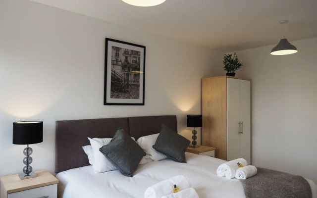 SA Today Apartments Farnborough with Fibre Wi-Fi & Netflix