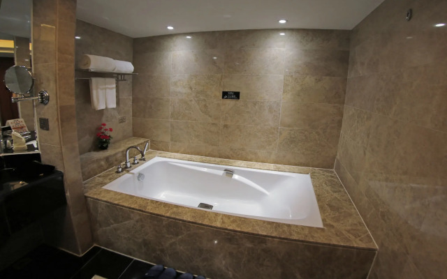 Jiangmen Gladden Hotel