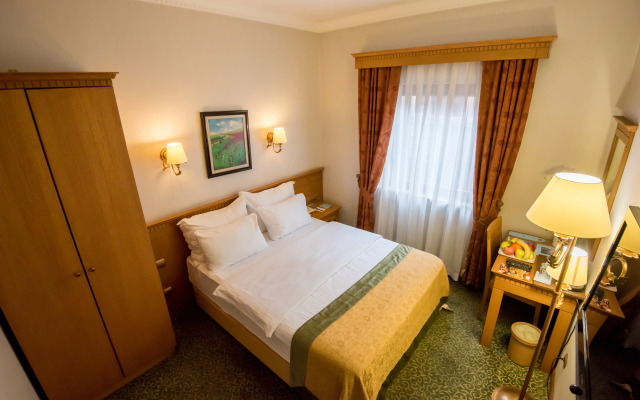 Usta Park Hotel