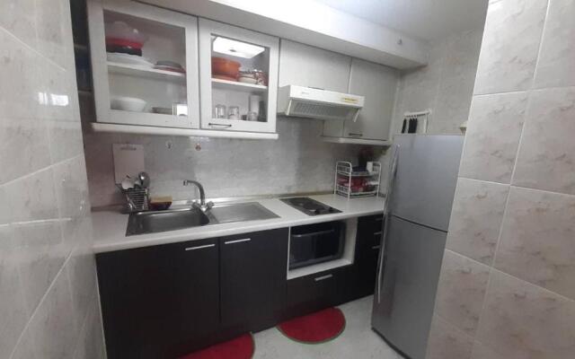cozy apartment central bangkok 25th floor beautifull balcony