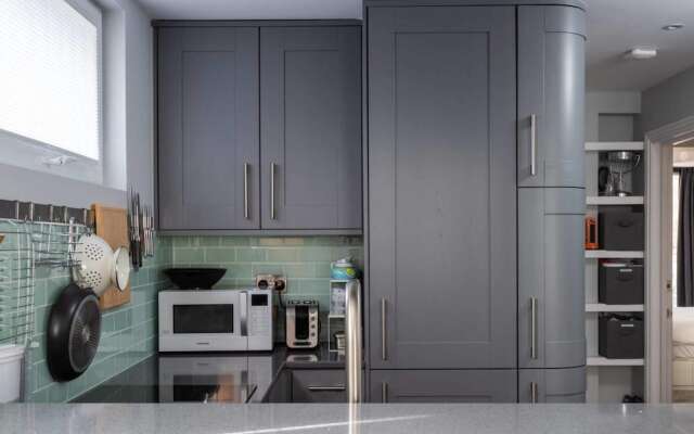 Newly Refurbished 2 Bedroom Flat in Fulham