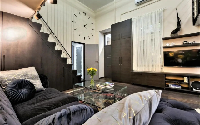 Goldcentral Apartment Art B6