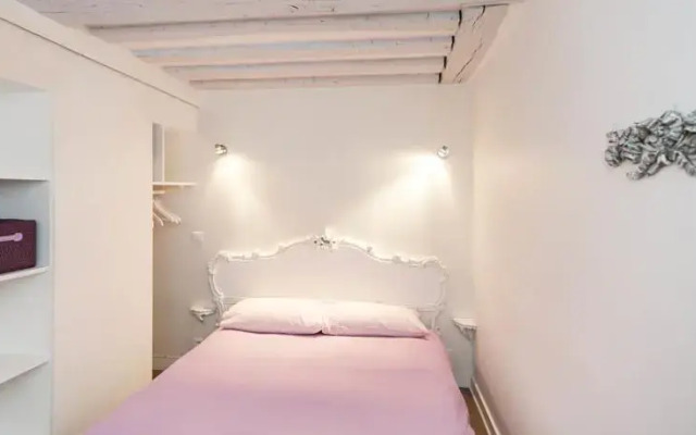 Sunny Marais Studio 303