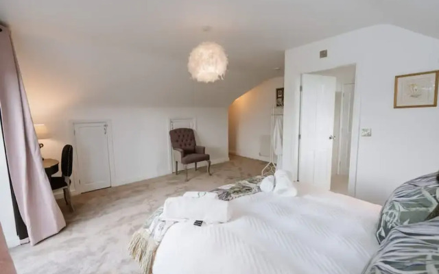 Luxury Langtoft Stud - Sleeps 10