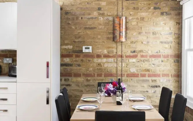Gironde Road by Onefinestay