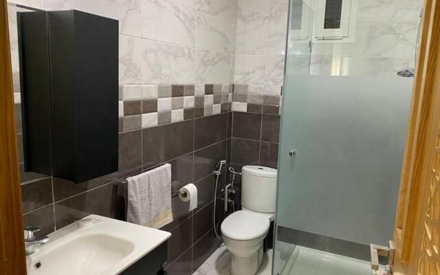 Lovely 4-bedroom condo with pool