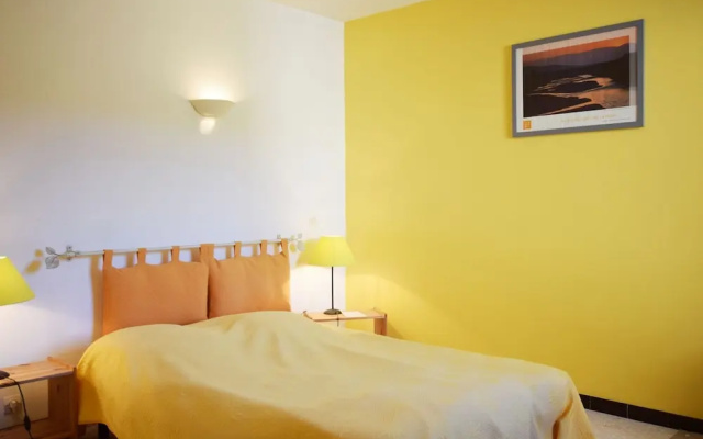 Beautiful Holiday Home in Bourdeaux with Hill View